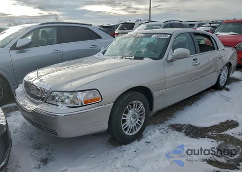 2008 Lincoln Town Car Signature Limited z USA, uszkodzony, nr VIN 2LNHM82V28X657681